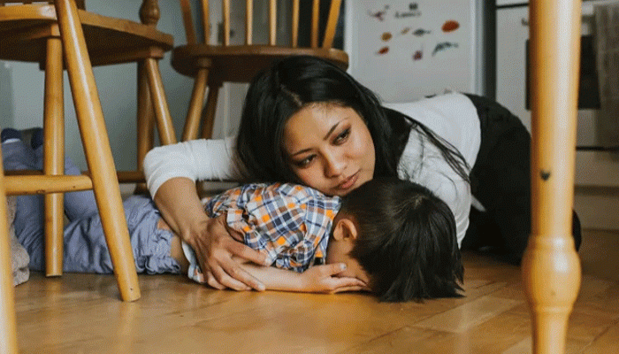 সন্তান অবাধ্য হয়ে উঠছে! বকাঝকাতে কাজ হবে না, তাহলে উপায়? টিপস দিলেন বিশেষজ্ঞ সন্তান অবাধ্য হয়ে উঠছে! বকাঝকাতে কাজ হবে না, তাহলে উপায়? টিপস দিলেন বিশেষজ্ঞ