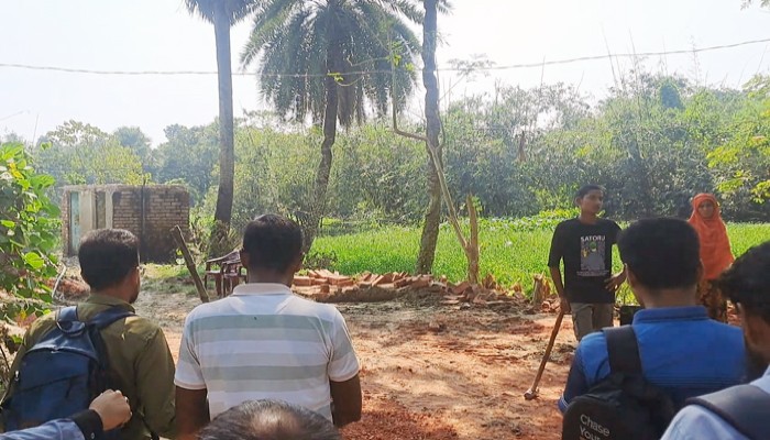 গোদাগাড়ীতে সম্পত্তি সংক্রান্ত জেরে বাড়িঘর ভাঙচুর ও প্রাণনাশের হুমকির অভিযোগ গোদাগাড়ীতে সম্পত্তি সংক্রান্ত জেরে বাড়িঘর ভাঙচুর ও প্রাণনাশের হুমকির অভিযোগ