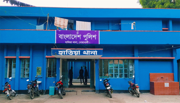 যুবদলের আহ্বায়কের নেতৃত্বে পুলিশের গাড়িতেই যুবককে পেটালেন নেতাকর্মিরা যুবদলের আহ্বায়কের নেতৃত্বে পুলিশের গাড়িতেই যুবককে পেটালেন নেতাকর্মিরা