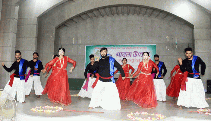 পাবনায় জমে উঠেছে সপ্তাহব্যাপী পাবনা উৎসব ও উদ্যোক্তা মেলা পাবনায় জমে উঠেছে সপ্তাহব্যাপী পাবনা উৎসব ও উদ্যোক্তা মেলা