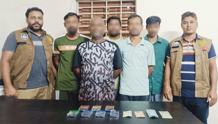 মহানগরীতে ৫ জুয়ারি গ্রেফতার মহানগরীতে ৫ জুয়ারি গ্রেফতার