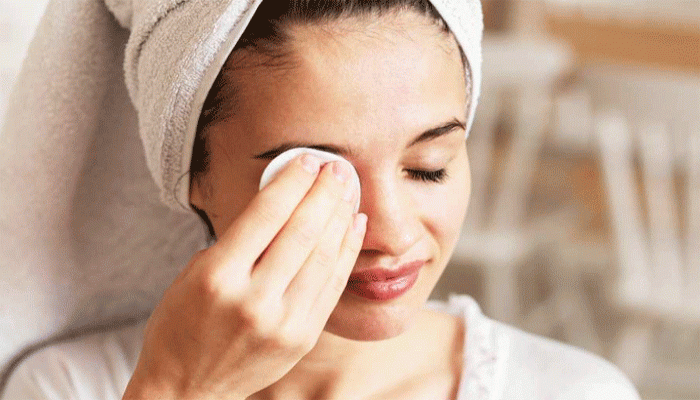 কী ভাবে ধাপে ধাপে মেকআপ তুলবেন, জেনে নিন উপায় কী ভাবে ধাপে ধাপে মেকআপ তুলবেন, জেনে নিন উপায়