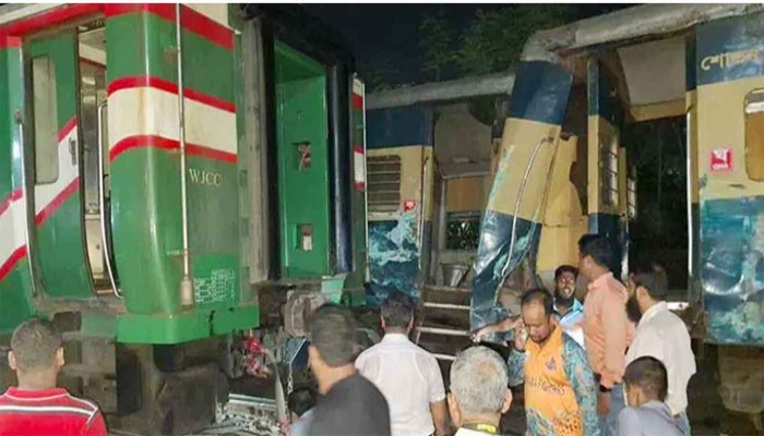 রাজশাহীতে আন্তঃনগর ট্রেনের দুইটি বগি  লাইনচ্যুত রাজশাহীতে আন্তঃনগর ট্রেনের দুইটি বগি  লাইনচ্যুত