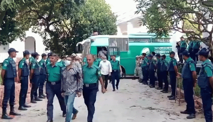 ১৫ সেনাকর্মকর্তাকে কারাগারে পাঠানোর নির্দেশ দিয়েছে ট্রাইব্যুনাল ১৫ সেনাকর্মকর্তাকে কারাগারে পাঠানোর নির্দেশ দিয়েছে ট্রাইব্যুনাল