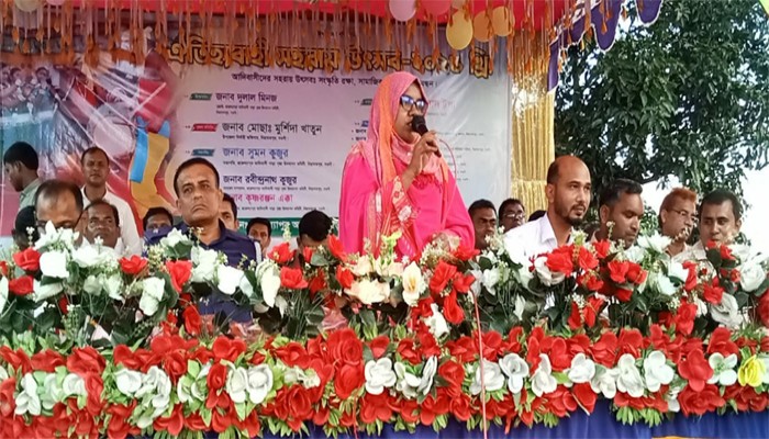 নিয়ামতপুরে নেচে গেয়ে ঐতিহ্যবাহী "সোহরাই" উৎসব পালন নিয়ামতপুরে নেচে গেয়ে ঐতিহ্যবাহী "সোহরাই" উৎসব পালন