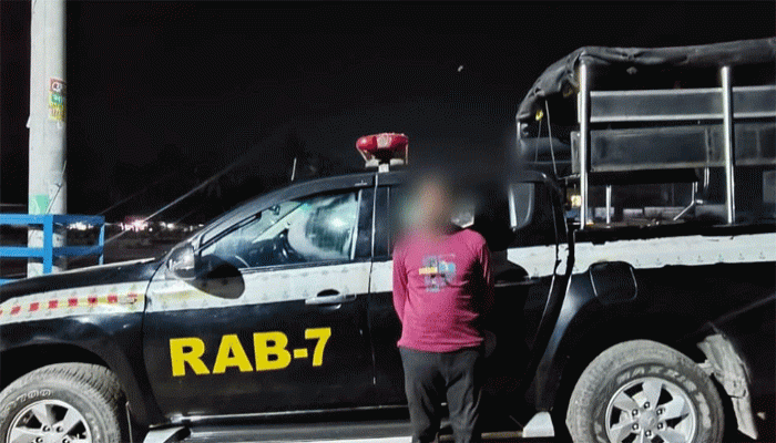 ২য় শ্রেণীর ছাত্রী ধর্ষণ মামলার প্রধান আসামী সুমন জলদাশ গ্রেফতার ২য় শ্রেণীর ছাত্রী ধর্ষণ মামলার প্রধান আসামী সুমন জলদাশ গ্রেফতার