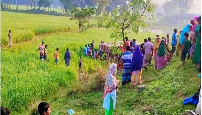 গরুবোঝাই ভটভটি উল্টে প্রাণ হারালেন ২ ব্যবসায়ী গরুবোঝাই ভটভটি উল্টে প্রাণ হারালেন ২ ব্যবসায়ী
