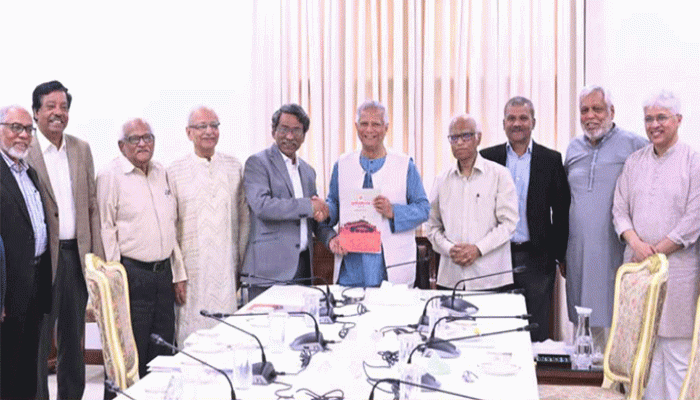 প্রধান উপদেষ্টার কাছে জুলাই সনদ বাস্তবায়নের সুপারিশ হস্তান্তর প্রধান উপদেষ্টার কাছে জুলাই সনদ বাস্তবায়নের সুপারিশ হস্তান্তর