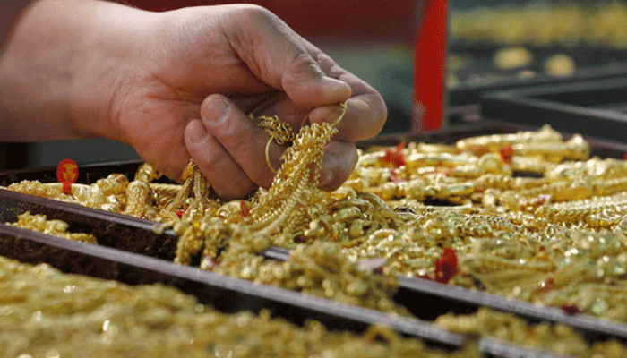 এবার বিশ্ববাজারে লাফিয়ে কমছে স্বর্ণের দাম এবার বিশ্ববাজারে লাফিয়ে কমছে স্বর্ণের দাম