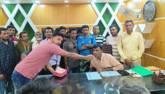 রাজশাহী মোহনপুরের মৌগাছি ইউনিয়ন পরিষদের দায়িত্ব ফিরে পেলেন প্যানেল চেয়ারম্যান মেজর আলী বিশ্বাস