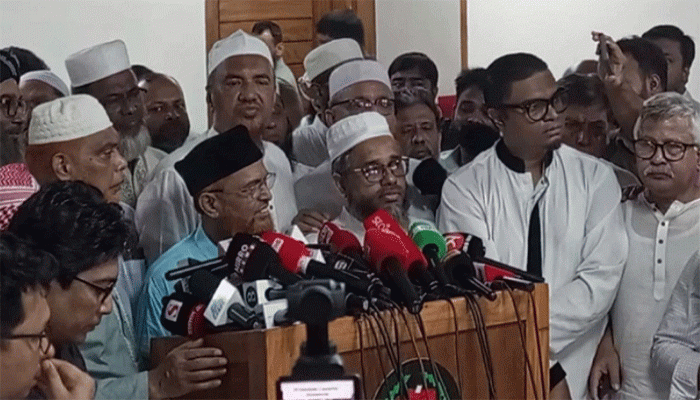 নভেম্বরেই গণভোট চায় জামায়াতসহ ৮ দল নভেম্বরেই গণভোট চায় জামায়াতসহ ৮ দল