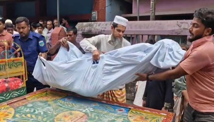 ফ্যানের সাথে ঝুলছিল গৃহবধূর মরদেহ, দরজা ভেঙে উদ্বার করলো পুলিশ ফ্যানের সাথে ঝুলছিল গৃহবধূর মরদেহ, দরজা ভেঙে উদ্বার করলো পুলিশ