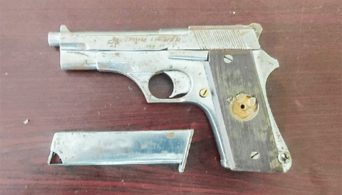 মহানগরীতে একটি ম্যাগাজিনসহ পিস্তল উদ্ধার করেছে পুলিশ
