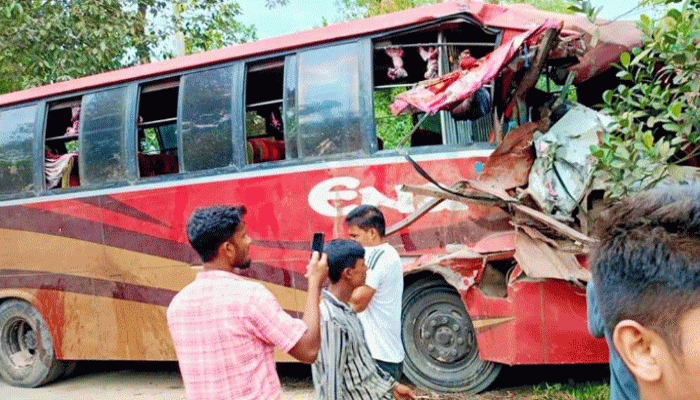 ঢাকা-সিলেট মহাসড়কে দুই বাসের মুখোমুখি সংঘর্ষে নিহত ২