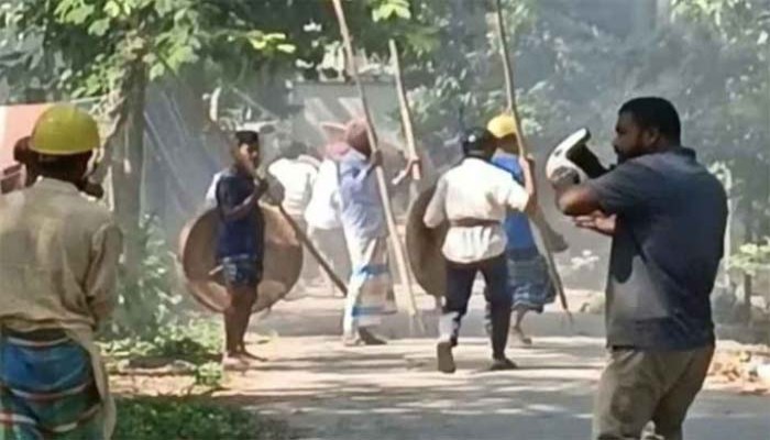 মসজিদ নির্মাণ নিয়ে ২ পক্ষের সংঘর্ষ