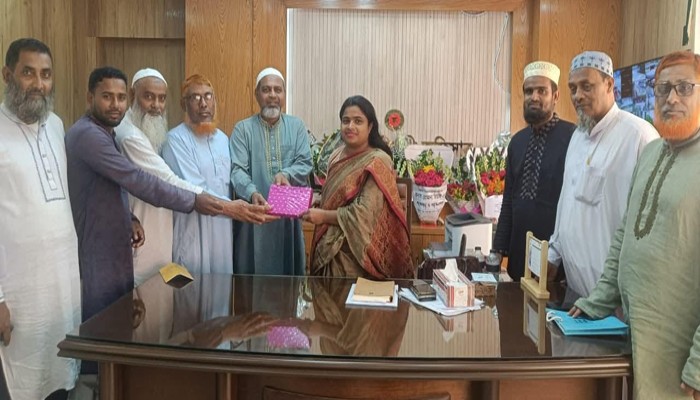 সাপাহারে নবাগত ইউএনও’র সঙ্গে জামায়াত নেতাদের সৌজন্য সাক্ষাৎ