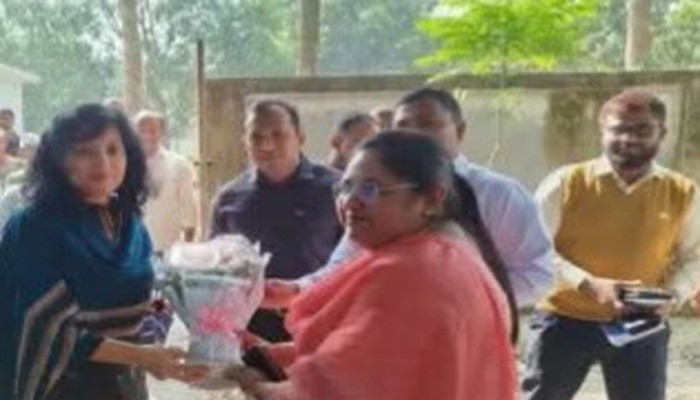 তানোরে ইউপি ভুমি অফিস পরিদর্শন করলেন অতিরিক্ত বিভাগীয় কমিশনার