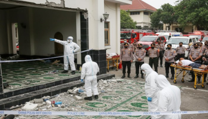 জাকার্তায় জুম্মার নামাজের সময় মসজিদে ভয়াবহ বিস্ফোরণ