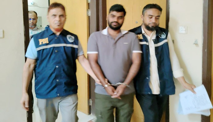 উচ্চ শিক্ষা অর্জন করে অনলাইনে প্রতারণা, অতঃপর গ্রেপ্তার