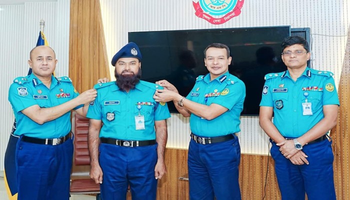 আরএমপি পুলিশের পরিদর্শক পদে পদোন্নতি প্রাপ্তদের র‌্যাংক ব্যাজ প্রদান
