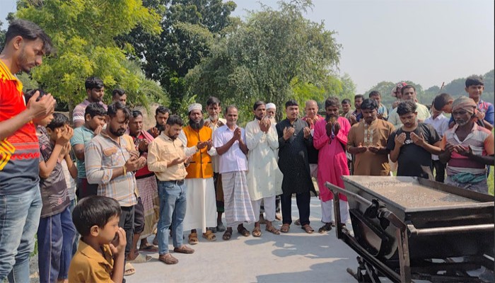 পদ্মাপাড়ের দুর্গম চরে উন্নয়নের ছোঁয়া: চর মাঝারদিয়াড়ে টেকসই কংক্রিট রাস্তা নির্মাণ শুরু