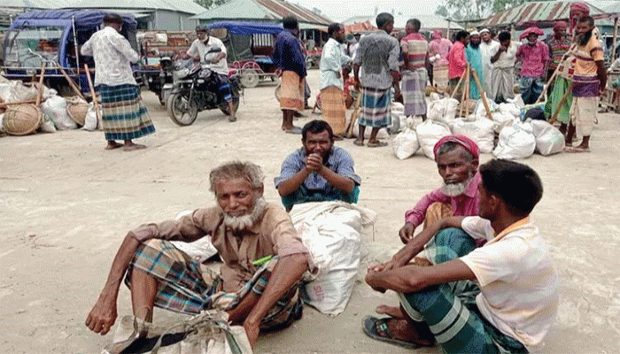 সিরাজগঞ্জে জমে উঠেছে ‘মানুষ বিক্রির হাট’