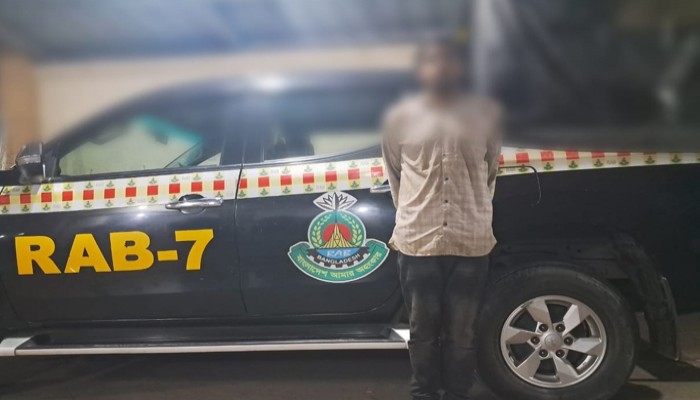 ফটিকছড়িতে বিদেশি মদসহ কারবারি আটক