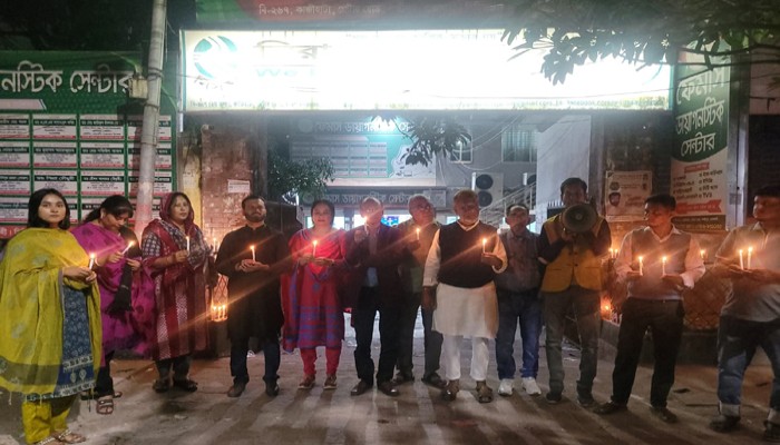 রাজশাহীতে মোমবাতি প্রজ্জ্বলনে সড়ক দুর্ঘটনায় নিহতদের স্মরণ