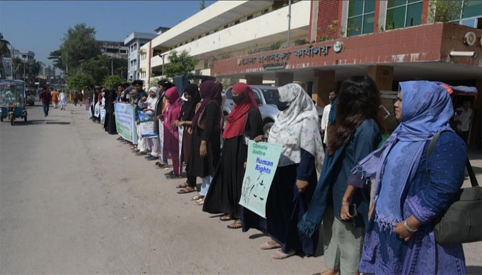 জলবায়ু ন্যায়বিচারের দাবিতে নোয়াখালীতে মানববন্ধন