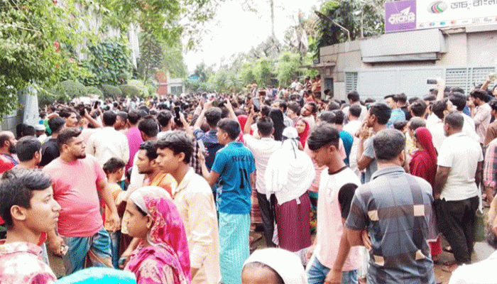 ভূমিকম্পে গাজীপুরে হুড়োহুড়ি করে নামতে গিয়ে শতাধিক শ্রমিক আহত