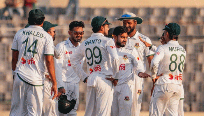 ২৬৫ রানে গুটিয়ে গেল আইরিশরা