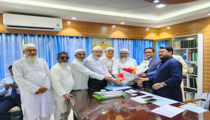 নবাগত বিভাগীয় কমিশনারের সাথে মহানগর বিএনপির সৌজন্য সাক্ষাৎ