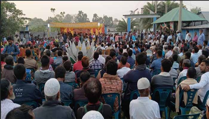 সিংড়ার হুলহুলিয়া গ্রামে অধ্যক্ষ আনুর উঠান বৈঠক