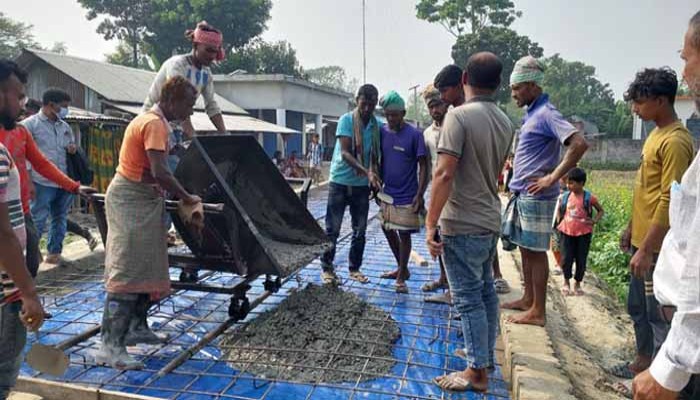 পবায় চরমাঝারদিয়াড়–চরনবীনগর সড়ক আরসিসি পাকাকরণ কাজের উদ্বোধন