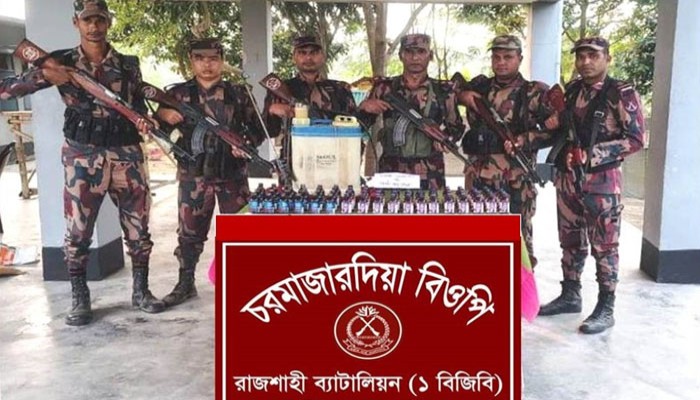 রাজশাহীতে বিজিবির অভিযানে কৃষক বেশে পাচারকালে ৭২ বোতল ফেনসিডিল ও সিরাপ জব্দ