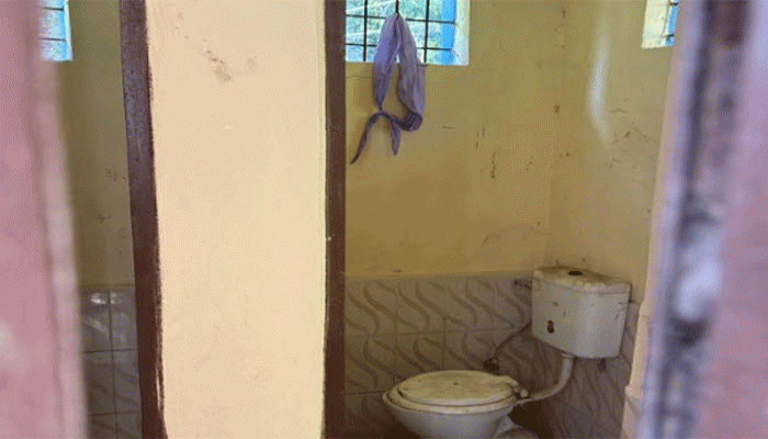 নকলে ধরা খেয়ে বিদ্যালয়ের শৌচাগারে স্কুলছাত্রীর আত্মহত্যা