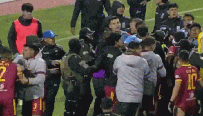 এক ম্যাচে ১৭ লাল কার্ড