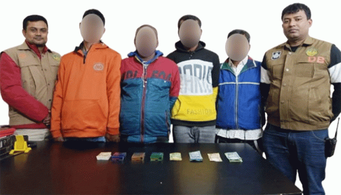 মতিহারে জুয়ার আসর থেকে ৪ জুয়াড়ি গ্রেফতার