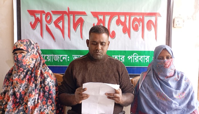 গুরুদাসপুরে শিক্ষকের বিরুদ্ধে  বাড়ি দখলের অভিযোগ