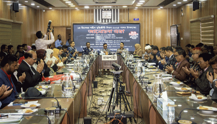 বুদ্ধিজীবী, নিরীহ, নিরস্ত্র ও নিরপরাধ জনগোষ্ঠীর ওপর হত্যাযজ্ঞ ক্ষমার অযোগ্য অপরাধ: রাজশাহী বিভাগীয় কমিশনার