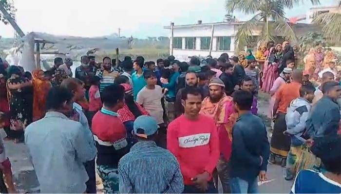 সড়ক দুর্ঘটনায় মা-ছেলের মৃত্যু