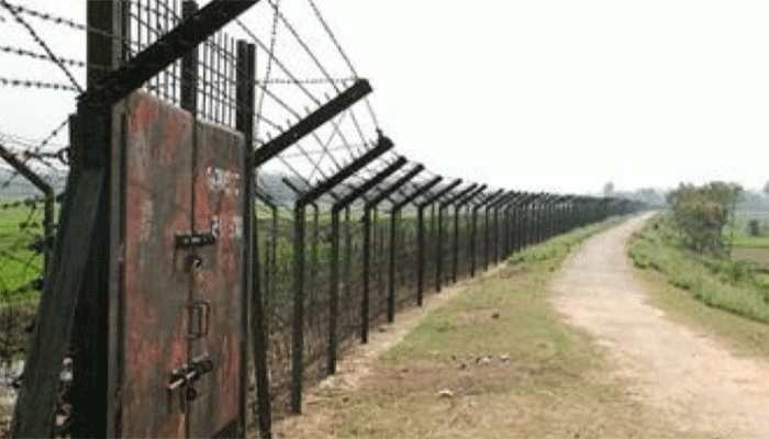 বাংলাদেশ সীমান্তের ৩২৩৯ কি. মি. এলাকায় কাঁটাতারের বেড়া দিয়েছে ভারত
