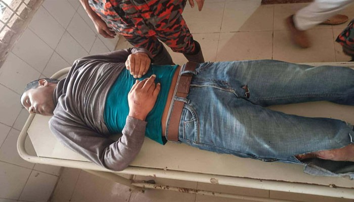 মান্দায় বাসের চাপায় কারারক্ষী নিহত