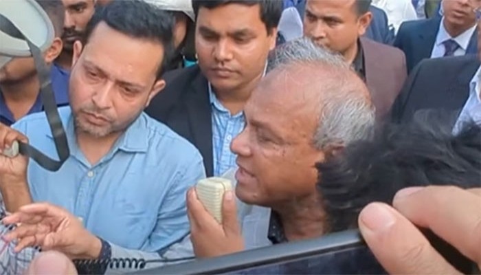 আওয়ামী সন্ত্রাসীদের দেখামাত্র গ্রেপ্তার, না হলে পুলিশের বিরুদ্ধে ব্যবস্থা : স্বরাষ্ট্র উপদেষ্টা