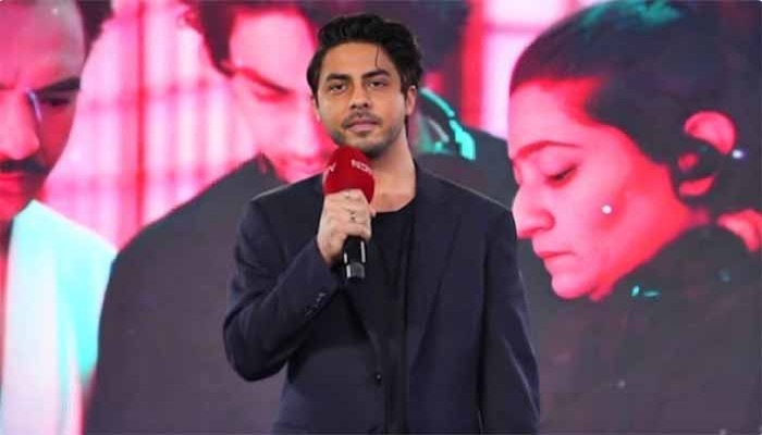 প্রথম পুরস্কার মাকে উৎসর্গ করলেন আরিয়ান