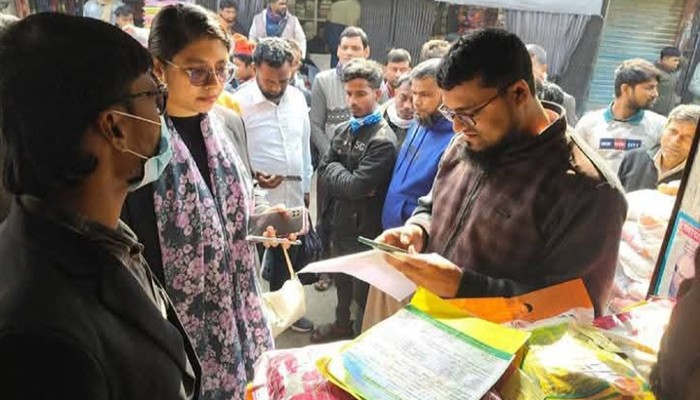 মোহনপুরে ভেজাল দস্তা সার বিক্রির অভিযোগে দুই প্রতিষ্ঠানকে জরিমানা