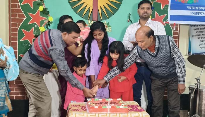নিয়ামতপুরে উৎসবমুখর পরিবেশে  বড়দিন উদযাপন