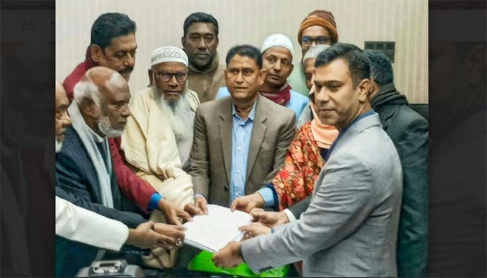 নওগাঁ-৪ আসনে মনোনয়ন ফরম জমা দিলেন  বিএনপির মনোনিত প্রার্থী ডাঃ টিপু