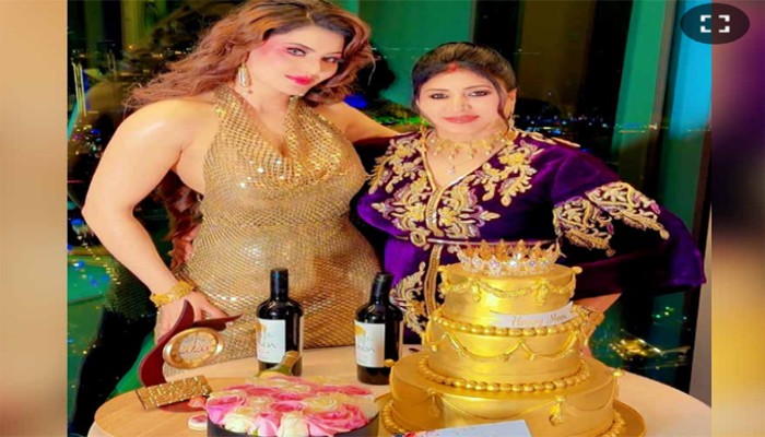 মায়ের জন্মদিনে খাঁটি সোনার কেক কাটলেন! আর কী কাণ্ড ঘটালেন উর্বশী রৌতেলা?