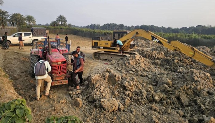 অবৈধ পুকুর খননের অভিযোগে একজনকে আটক ও ৫০ হাজার টাকা জরিমানা